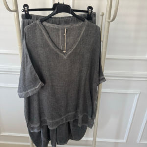 Linen V-neck top & pocket cocoon pants