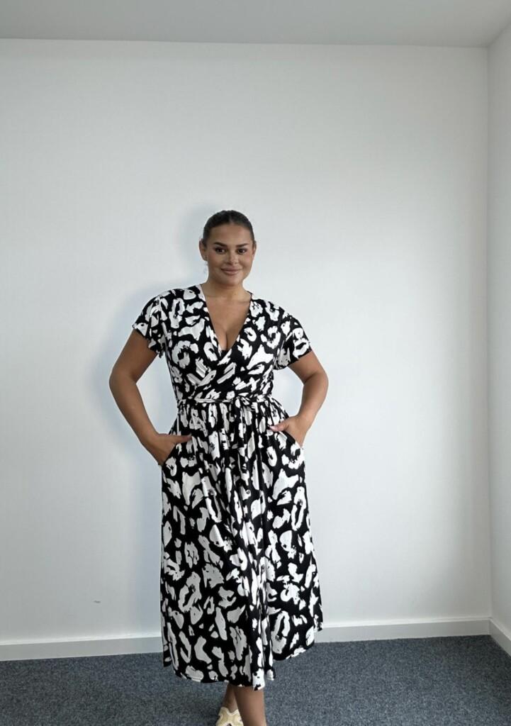 Leopard print pocket dress